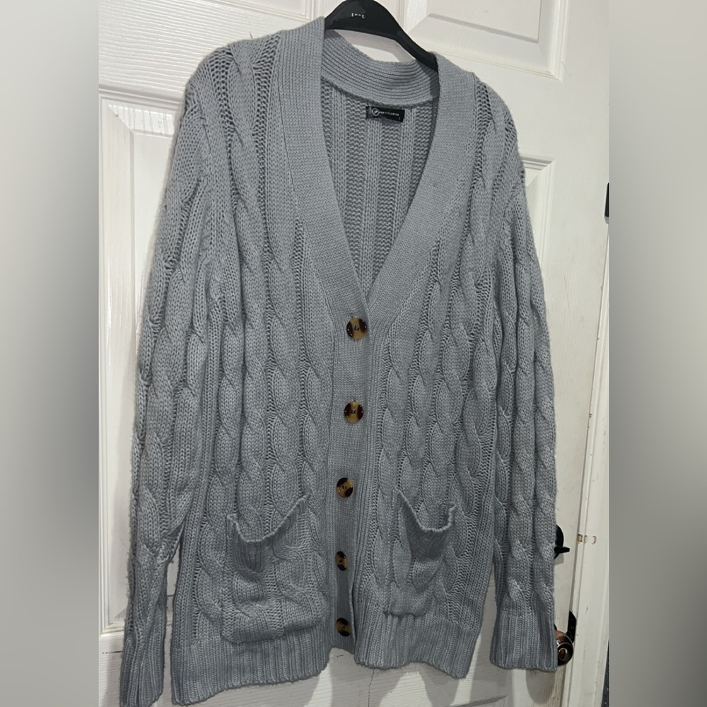 Grey cable knit cardigan with tortoiseshell buttons #cottagecore #knitwear